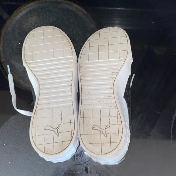 *SOLD* Puma sneakers - Picture 6 of 7